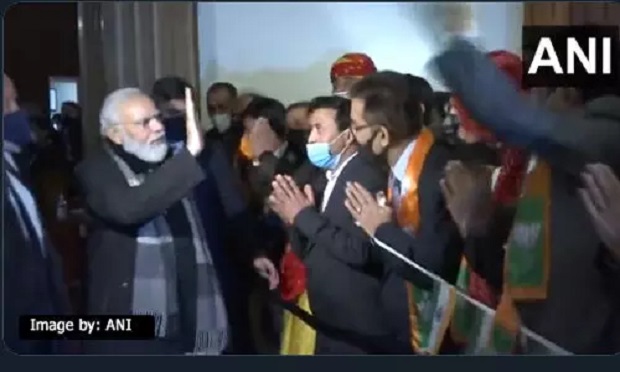 COP26 में भाग लेने के लिए ग्लासगो पहुंचे PM Modi, भारतीयों ने गर्मजोशी के साथ किया स्वागत
