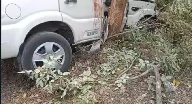 the speeding Scorpio collided with a tree after being uncontrollable ...