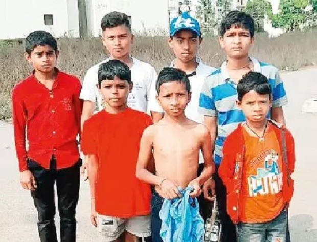 खुले सीवर में गिरा आठ साल का मासूम, क्रिकेट खेल रहे बच्चों ने सूझबूझ से बचाया