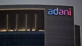 अडानी को लगा एक और झटका! Moody’s ने Adani ग्रुप की 7 कंपनियों का आउटलुक किया नेगेटिव 