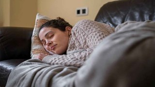 Winter Health Tips:  रात में अगर आप भी स्वेटर पहनकर सोते है तो हो जाए सावधान, हो सकती है ये गंभीर समस्या