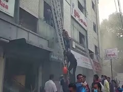 Breaking News: भावनगर के कॉम्प्लेक्स में लगी आग,सभी 15 अस्पताल कराए गए खाली—सभी मरीज सुरक्षित