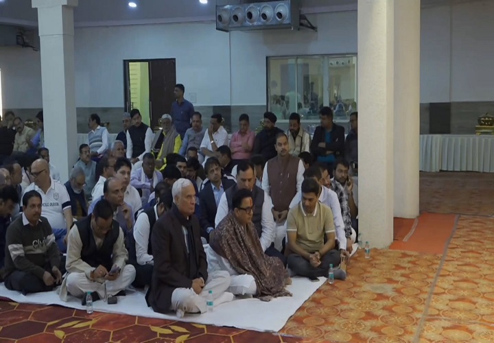 स्व. पं. कीर्ति नारायण द्विवेदी की श्रद्धांजलि सभा, Dr Himanshu Dwivedi परिजनों के साथ मौजूद