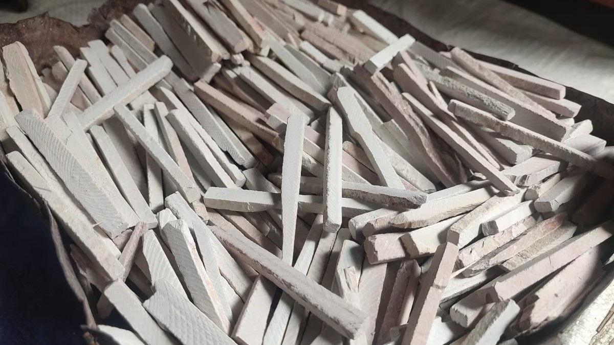  स्लेट पेंसिल खाने से हो सकती है ये गंभीर बीमारी, आज ही छोड़े, नहीं तो हो जाएगी परेशानी 