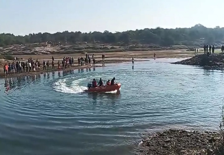 नहाने के दौरान हसदेव नदी में बह गए तीन छात्र ! , एएसआई का बेटा भी लापता