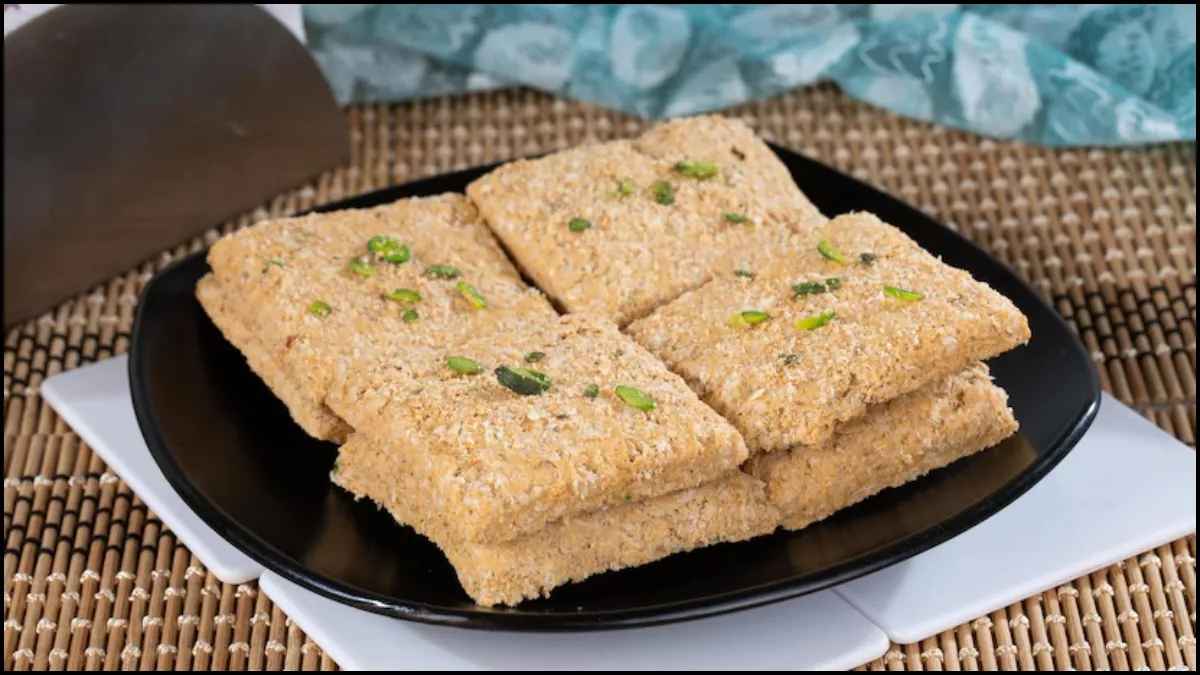 Benefits of Gajak:  ठण्ड में गजक खाना है सेहत के लिए फायदेमंद, रोग प्रतिरोधक क्षमता, पचान और हड्डियों को मजबूत करने में करता है मदद 