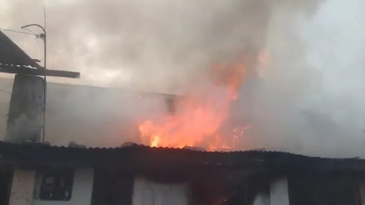 KHANDWA NEWS : दुखद ! खंडवा में तीन मकानों में लगी आग, 50 वर्षीय किसान की जिंदा जलने से मौत, पसरा मातम 