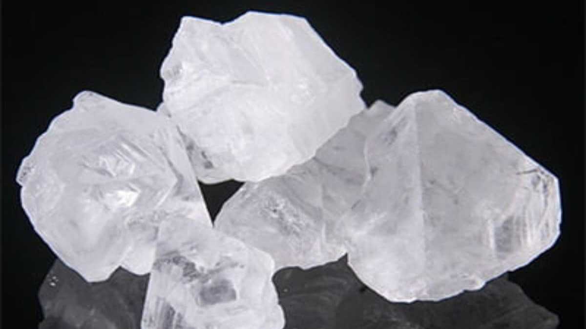 Alum benefits: फिटकरी के है ढेरों फायदे, एंटी-एजिंग, हेयर फॉल सहित इन समस्याओं से छुटकारा दिलवाने में है मददगार 