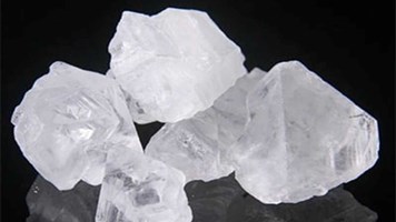 Alum benefits: फिटकरी के है ढेरों फायदे, एंटी-एजिंग, हेयर फॉल सहित इन समस्याओं से छुटकारा दिलवाने में है मददगार 