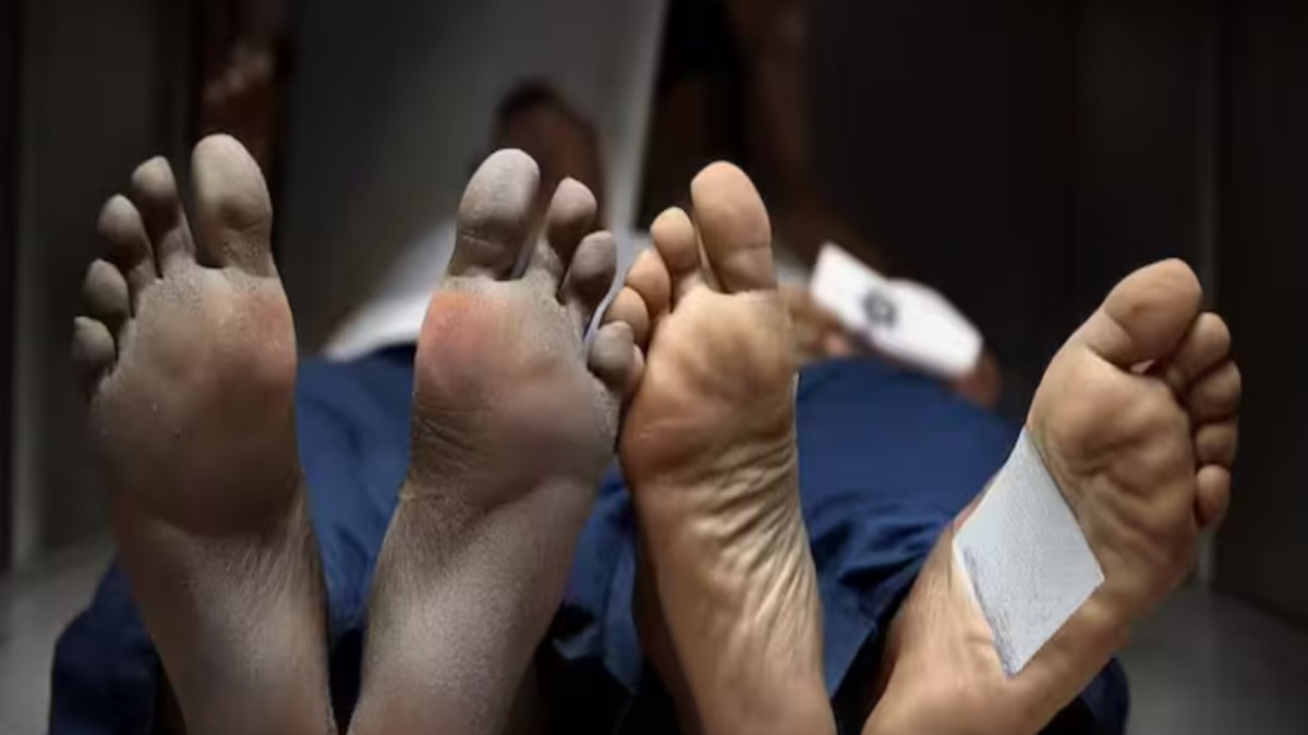 INDORE NEWS : बड़ी खबर !  इंदौर में बंद कमरे में मिला पति पत्नी का शव, मचा हड़कप, जांच में जुटी पुलिस 