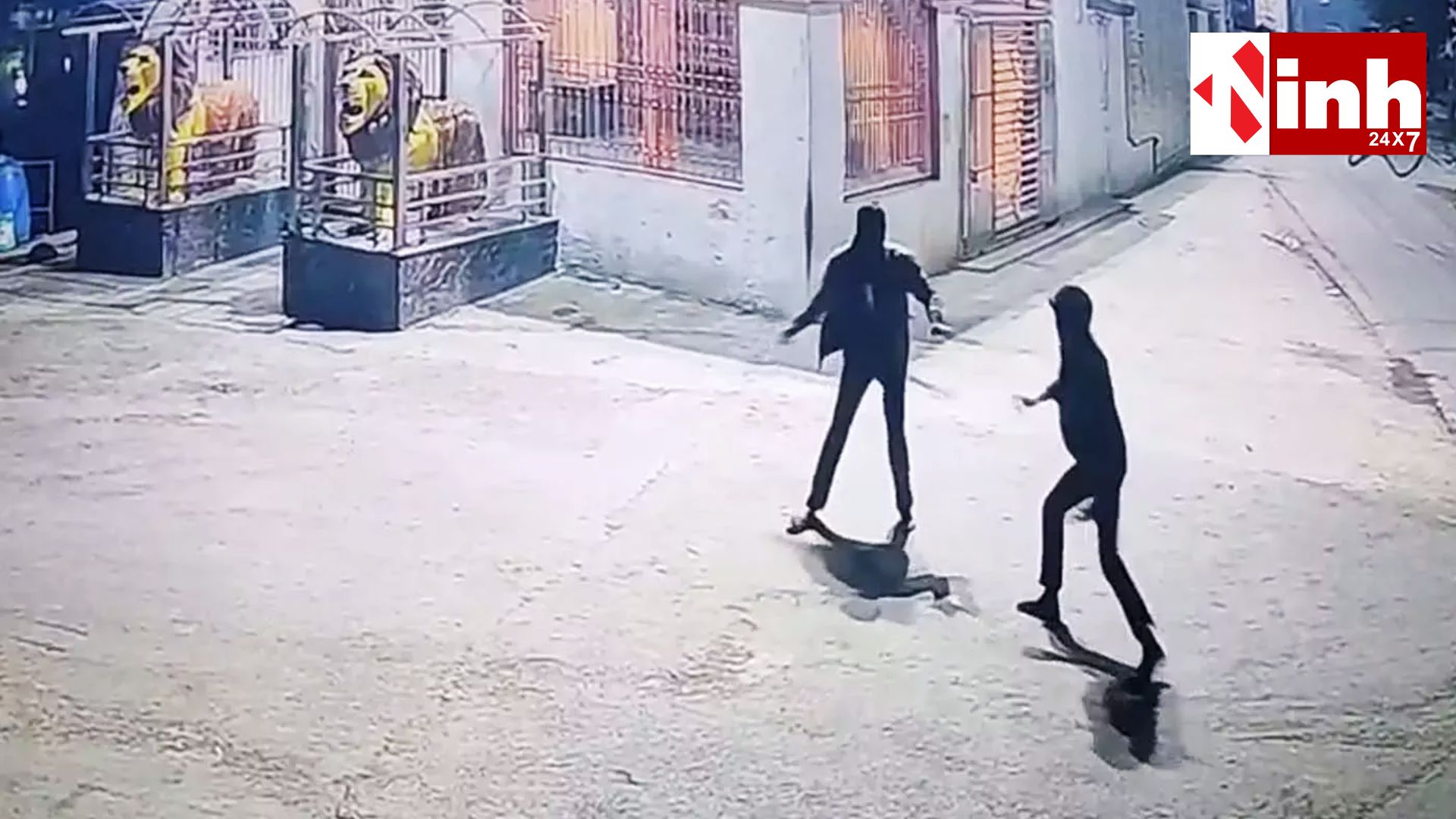 राजधानी में चाकूबाजी: बदमाश ने युवकों पर चाकू से किया जानलेवा हमला, दो आरोपी गिरफ्तार...