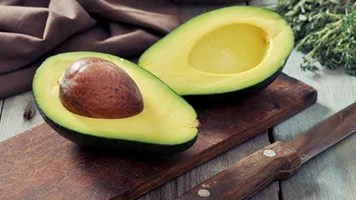 Avocado Benefits:  एवोकाडो सेहत से लेकर स्किन के लिए वरदान, आज ही डाइट में करें शामिल, एक टुकड़ा खाने से मिलेंगे ये फायदे 