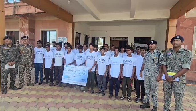 सुकमा में नक्सलवाद को बड़ा झटका: 29 नक्सलियों ने किया आत्मसमर्पण