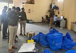 Amazon, Flipkart सहित ई-कॉमर्स वेयरहाउसों पर छापेमारी, धारदार चाकू जब्त,प्रबंधकों को चेतावनी 