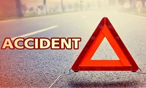 BETUL ROAD ACCIDENT : स्कूल वेन और तूफान कार में हुई जोरदार टक्कर, हादसे में एक बच्चे की मौत, दर्जन से अधिक हुए घायल 
