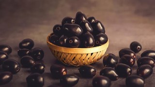 पोषक तत्वों का भंडारा है जामुन, खाने से सेहत को पहुंचते है अनेक फायदे, भूल कर भी न करें नजर अंदाज 