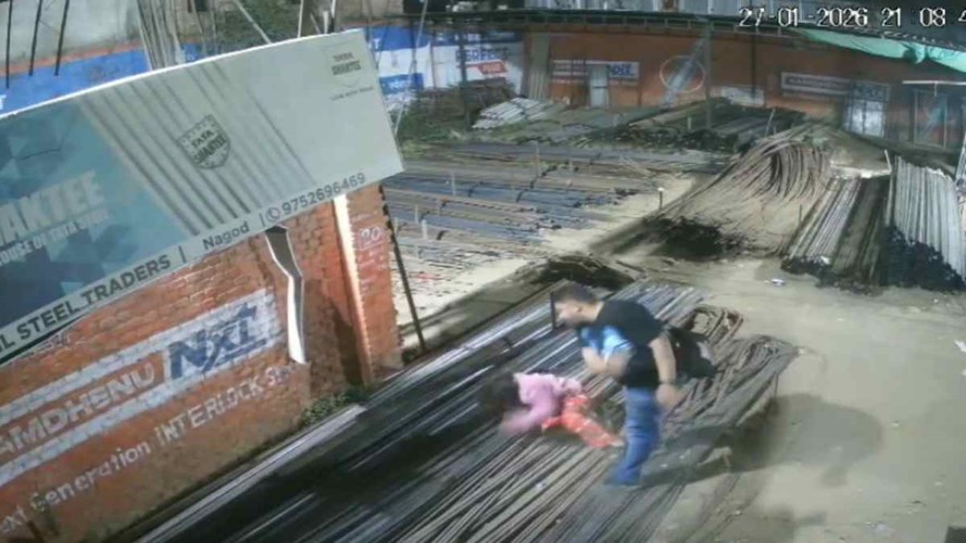 satna news : बड़ी खबर ! सतना में भाजपा नेता ने युवती को बेरहमी से पीटा, जड़े एक के बाद एक थप्पड़, वीडियो वायरल 