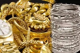 Gold-Silver Rate Today: लगातार तेजी के बाद गिरावट, सोना 8 हजार और चांदी 15 हजार सस्ती