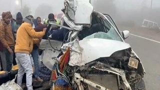 Gwalior road accident : ग्वालियर में तेज रफ़्तार ट्रक ने कार को रौंदा, हादसे में 4 की मौत, परिवार में पसरा मातम 