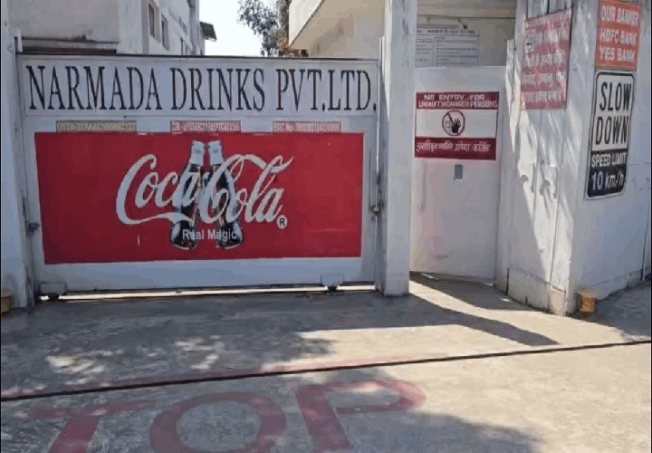 कोका-कोला यूनिट पर आयकर विभाग की बड़ी कार्रवाई, बिलासपुर में नर्मदा कोल ड्रिंक्स फैक्ट्री पर छापा