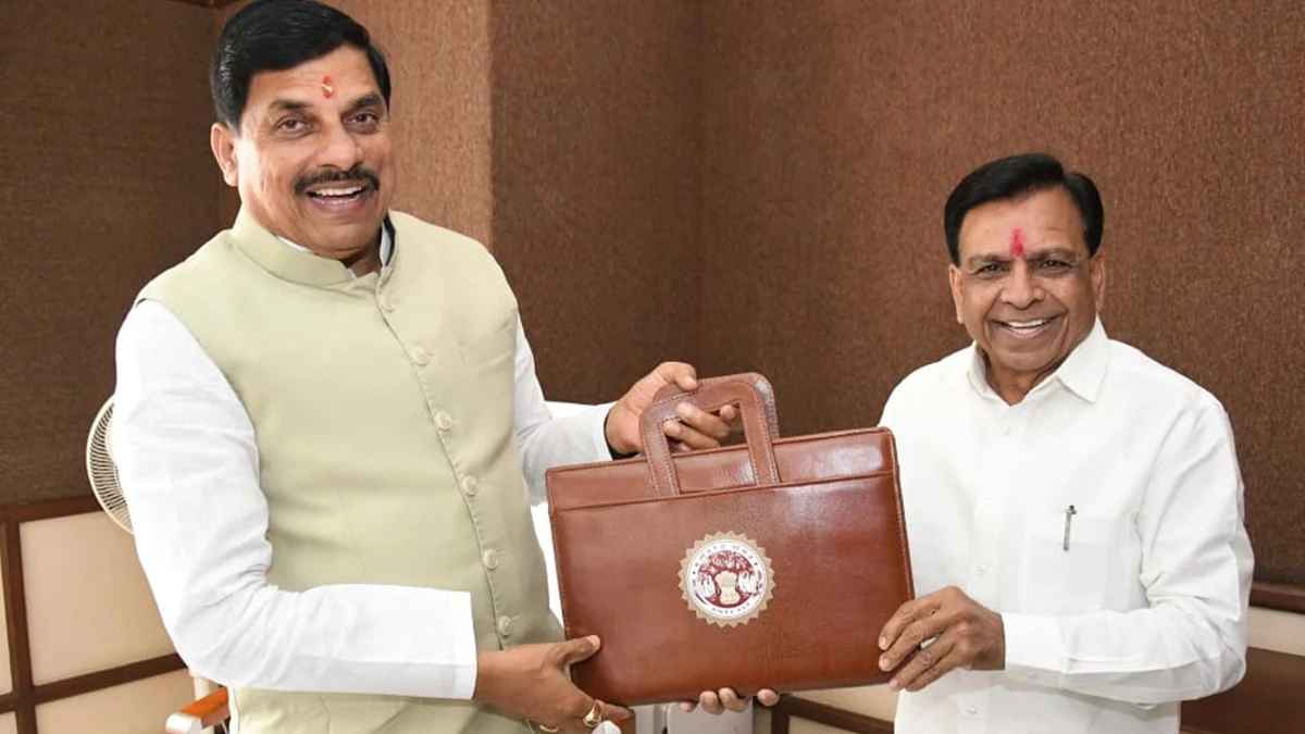 MP NEWS : बड़ी खबर ! 1 अप्रैल से तलाकशुदा बेटी को भी मिलेगी पारिवारिक पेंशन, 10 लाख नए पीएम आवास की मिलेगी सौगात 