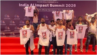 AI Summit में यूथ कांग्रेस का अर्धनग्न हंगामा, पुलिस ने कई प्रदर्शनकारियों को हिरासत में लिया