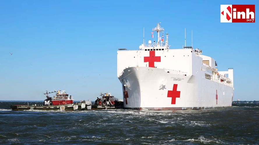 ट्रंप की नई घोषणा से बढ़ी हलचल: अचानक ऐसा क्या हुआ कि ग्रीनलैंड भेज रहे हॉस्पिटल शिप?