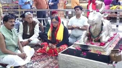 ujjain news : महाकाल के दर में पहुंची राजस्थान की पूर्व CM Vasundhara Raje, पूजा अर्चना कर लिया आशीर्वाद 