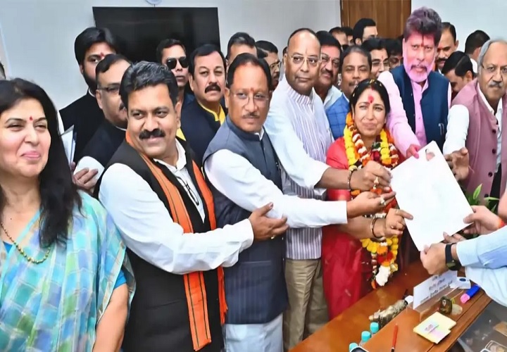 छत्तीसगढ़ से दो महिलाएं राज्यसभा की दौड़ में: भाजपा से लक्ष्मी वर्मा, कांग्रेस से फूलोदेवी नेताम ने भरा नामांकन