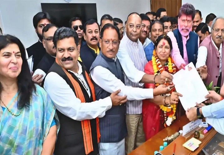 छत्तीसगढ़ से दो महिलाएं राज्यसभा की दौड़ में: भाजपा से लक्ष्मी वर्मा, कांग्रेस से फूलोदेवी नेताम ने भरा नामांकन