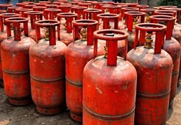 मिडिल ईस्ट तनाव का असर:घरेलू LPG सिलेंडर 60 रुपये महंगा, कमर्शियल गैस के दाम 115 रुपये बढ़े