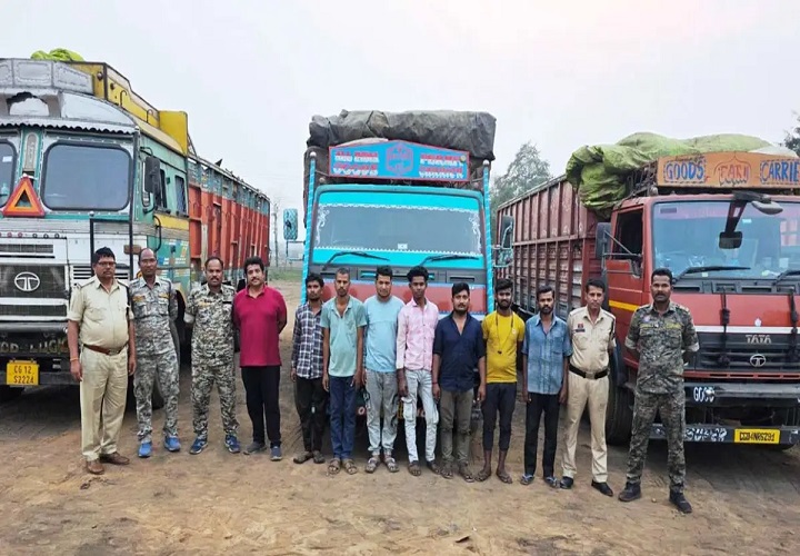 रायगढ़ में अवैध स्क्रैप परिवहन पर पुलिस का बड़ा एक्शन, 1.15 करोड़ की संपत्ति जब्त