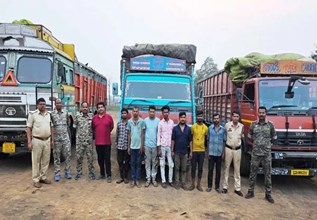 रायगढ़ में अवैध स्क्रैप परिवहन पर पुलिस का बड़ा एक्शन, 1.15 करोड़ की संपत्ति जब्त