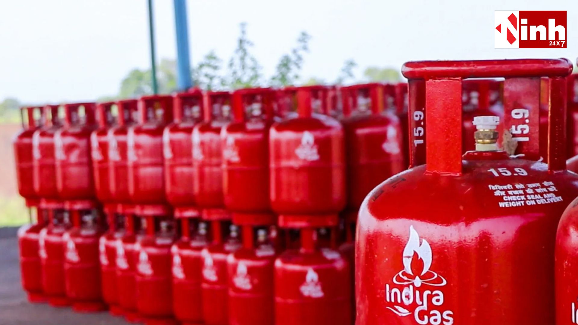 LPG Rule Change: ईरान युद्ध के बीच एलपीजी पर संकट की आशंका, सरकार ने बदला सिलेंडर बुकिंग नियम, कीमतें भी बढ़ीं...