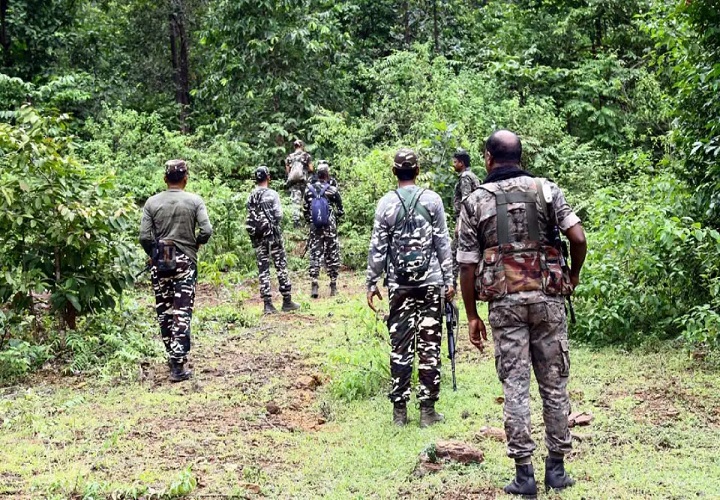 नक्सलियों के लिए अंतिम मौका, 17 दिन में सरेंडर नहीं तो कार्रवाई की चेतावनी, 50 माओवादी फोर्स की हिट लिस्ट में