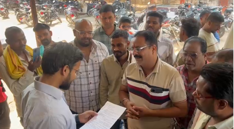 नवरात्रि से पहले डोंगरगढ़ में कमर्शियल गैस की किल्लत, होटल व्यवसायियों ने दी बंद की चेतावनी, SDM को सौंपा ज्ञापन