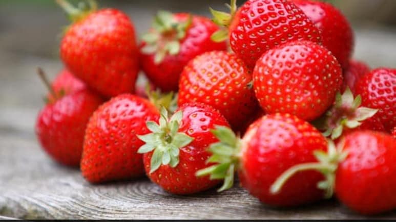 स्ट्रॉबेरी खाने के है अद्भुत फायदे, पाचन से लेकर दिल को रखे स्वस्थ, बीमारियों से भी लड़ने में करें मदद 