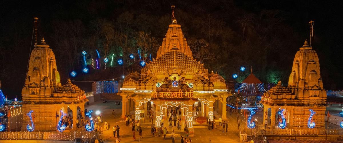 नवरात्रि 2026: डोंगरगढ़ में कड़े सुरक्षा इंतजाम, 10 एक्सप्रेस ट्रेनों का ठहराव, भक्तों की उमड़ी भीड़ 