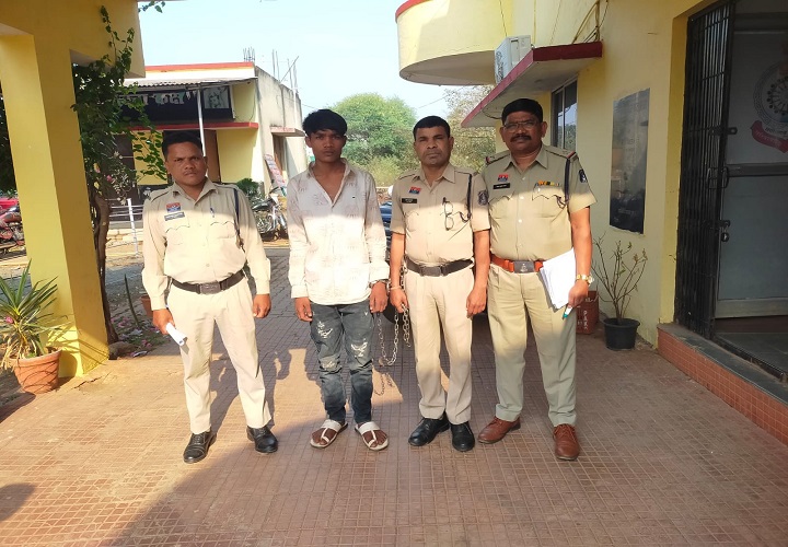 एंटी क्राइम यूनिट का एक्शन: 1 साल से फरार चोरी का आरोपी विजय जांगड़े गिरफ्तार