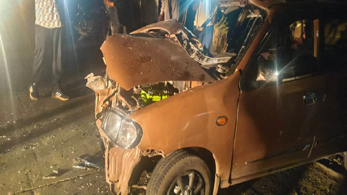 Anuppur News : तेज रफ्तार कार ने ट्रैक्टर-ट्रॉली को मारी टक्कर, हादसे में 2 की मौत, 2 घायल 