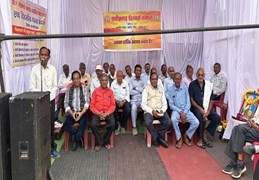 पेंशनर्स का एक दिवसीय धरना, पांच सूत्रीय मांगों को लेकर मुख्यमंत्री के नाम तहसीलदार को सौंपा ज्ञापन