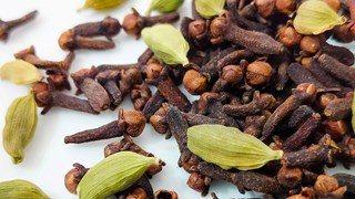 स्वास्थ्य संबंधी समस्याओं के लिए लाभकारी है लौंग-इलायची, डाइजेशन से लेकर इम्यूनिटी होगी बेहतर, जानें फायदे 
