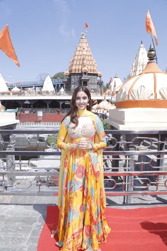 गदर 2 एक्ट्रेस सिमरत कौर पहुंची उज्जैन, महाकाल के दर्शन कर लिया आशीर्वाद 