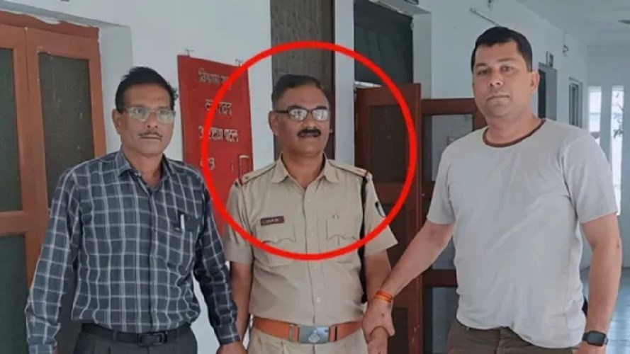 Khargon news : ASI पर गिरी लोकायुक्त की गाज, 7 हजार की रिश्वत लेते रंगे हाथों किया गिरफ्तार, जानें मामला 