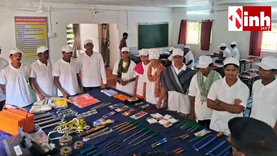 बस्तर में बदली पूर्व नक्सलियों की तकदीर: 1600+ सरेंडर कैडर सीख रहे हुनर, परिवार संग जी रहे नई जिंदगी...