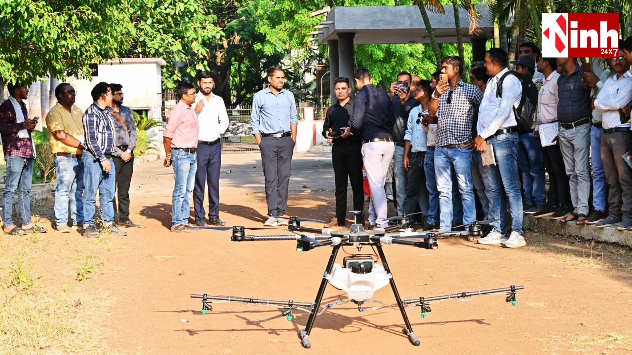 कलेक्टर की पहल से धमतरी में हाईटेक खेती की ओर कदम: ड्रोन तकनीक से किसानों को मिलेगा लाभ...