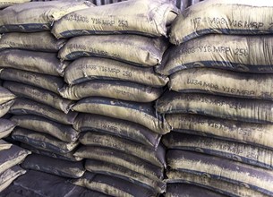 सीमेंट के दाम फिर बढ़े: 30 रुपए प्रति बोरी महंगा, निर्माण कार्यों पर असर