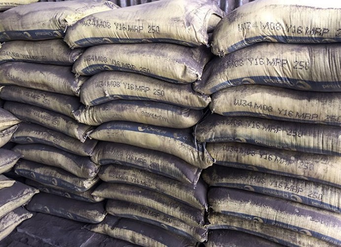 सीमेंट के दाम फिर बढ़े: 30 रुपए प्रति बोरी महंगा, निर्माण कार्यों पर असर