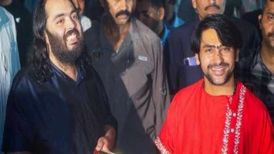 Anant Ambani के जन्मदिन पर बागेश्वर धाम में हुआ भव्य अनुष्ठान, कन्या भोज - हनुमान चालीसा का हुआ पाठ