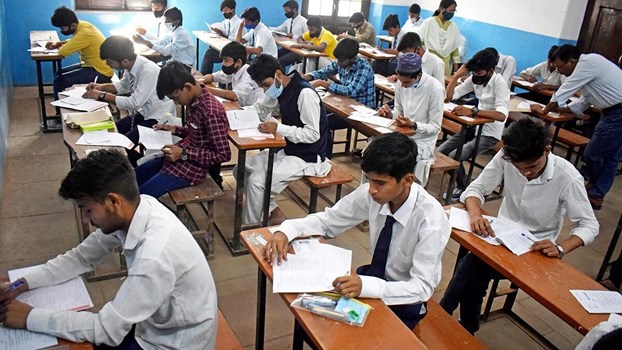 CG Board 12th Hindi Re-Exam: GPS कंटेनर और वन टाइम लॉक सिस्टम के बीच आज फिर होगी परीक्षा, 9 हजार से ज्यादा छात्र शामिल...